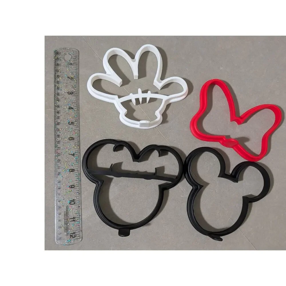 Williams Sonoma Disney Mickey & Friends Silicone Pancake Molds Set of 4 Open Box